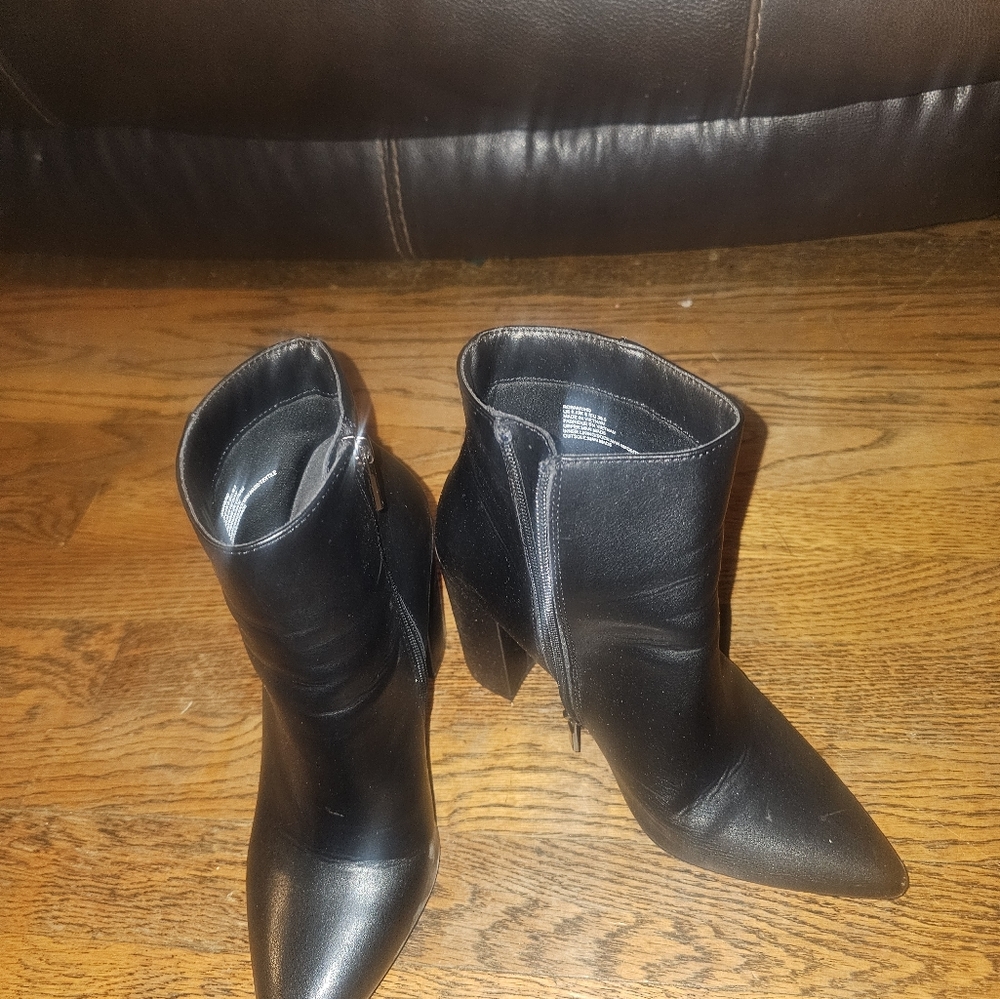 Black ankle boots shoe dazzles size 8